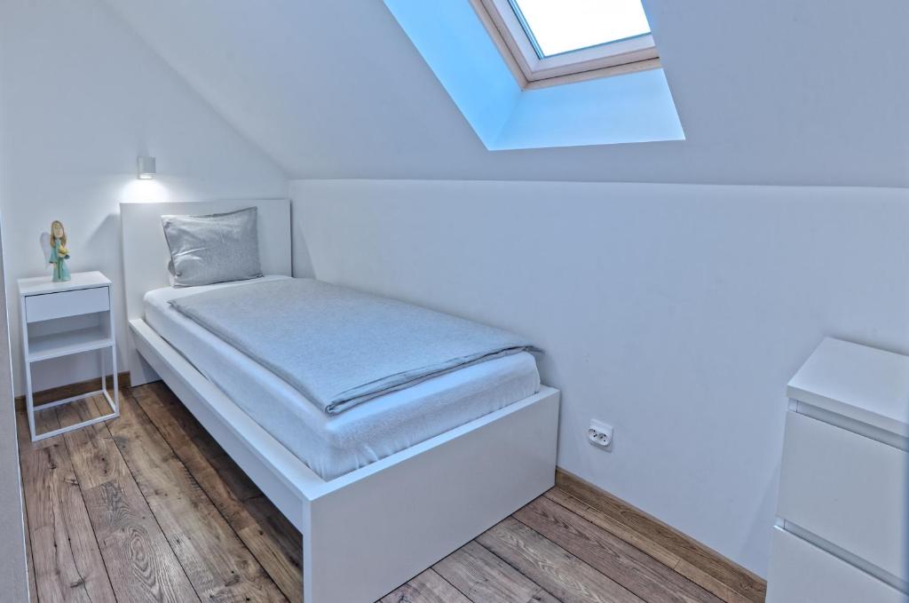 Posteľ alebo postele v izbe v ubytovaní Domek pod bukiem