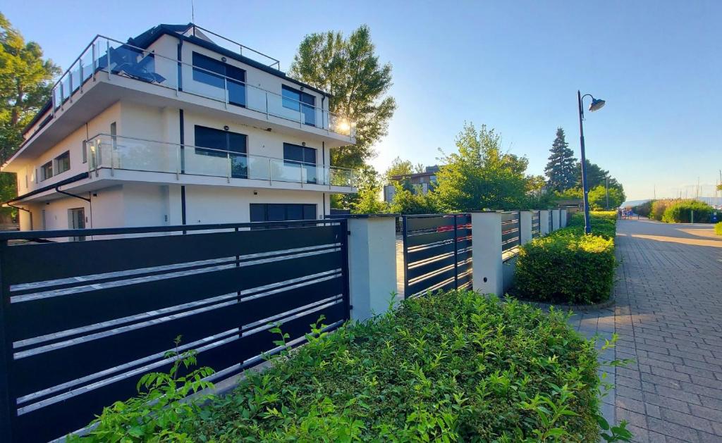 Budova, v ktorej sa apartmán nachádza