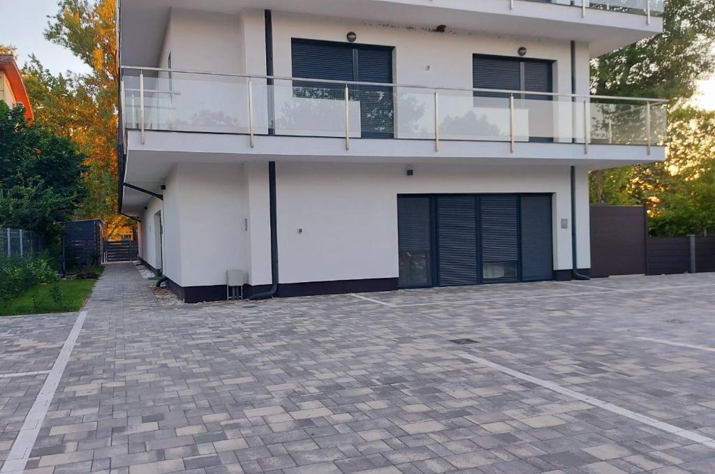 Budova, v ktorej sa apartmán nachádza