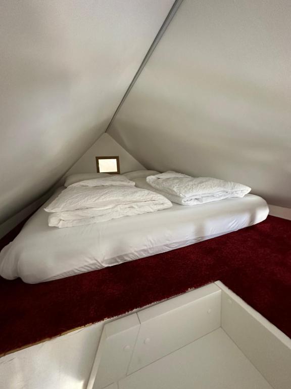 Postel nebo postele na pokoji v ubytování Das Fischer Boardinghouse KF