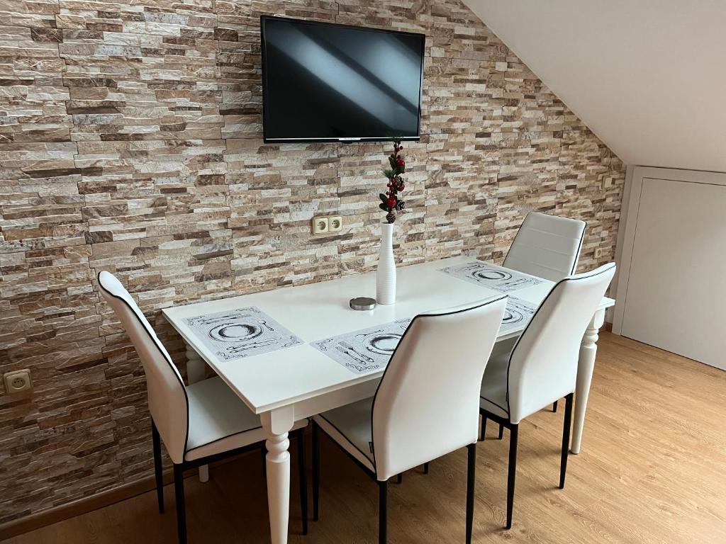 TV a/nebo společenská místnost v ubytování Apartmán U Póla