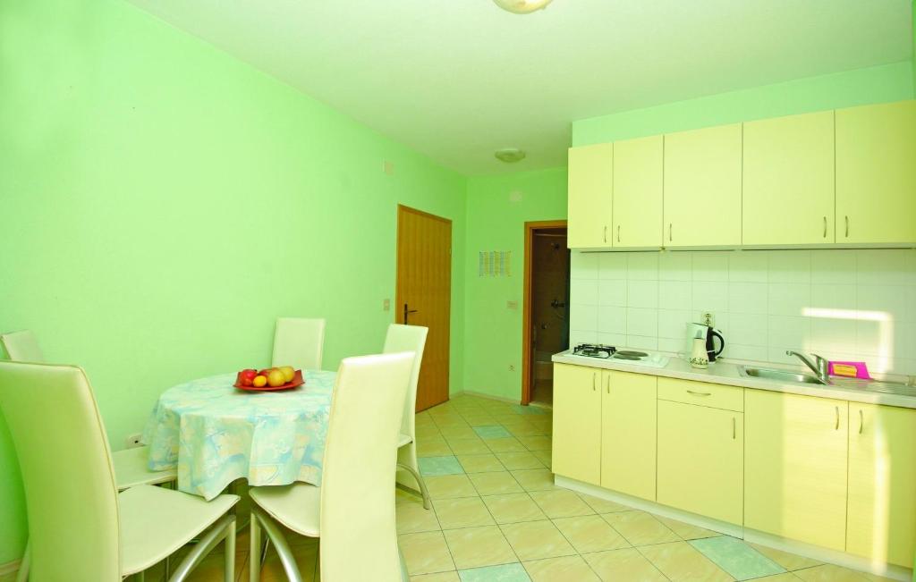 Apartments Makarska - Apartamento De Dos Dormitorios (4-5 Adultos)
