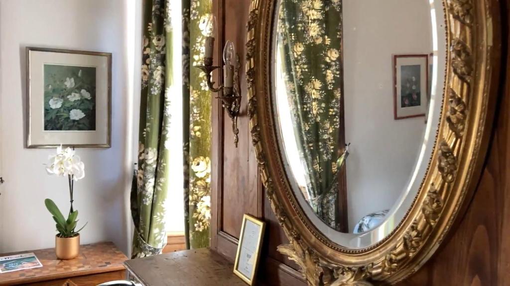 Fotografie z fotogalerie ubytování chateau isigny, le plus petit et le plus secret des châteaux de charme v destinaci Isigny-le-Buat