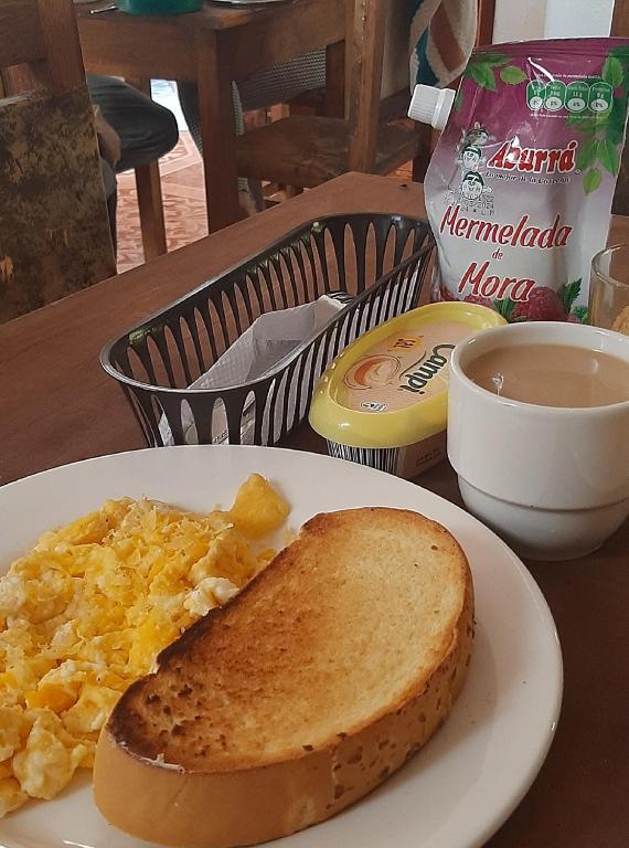 Jídlo v hostelu nebo okolí