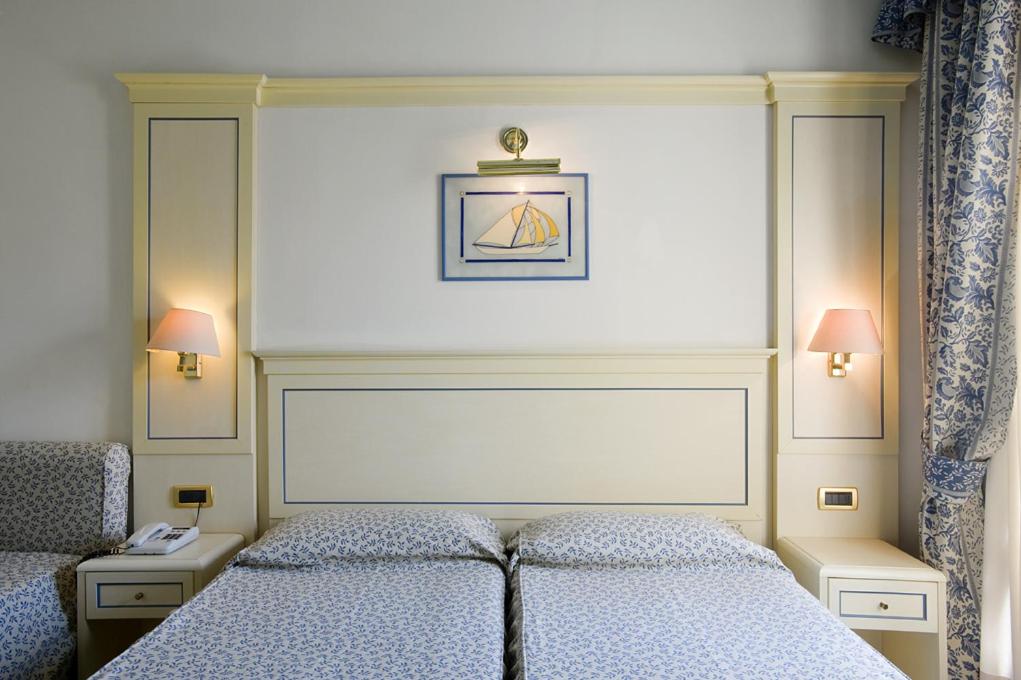 Postel nebo postele na pokoji v ubytování Hotel Poseidon