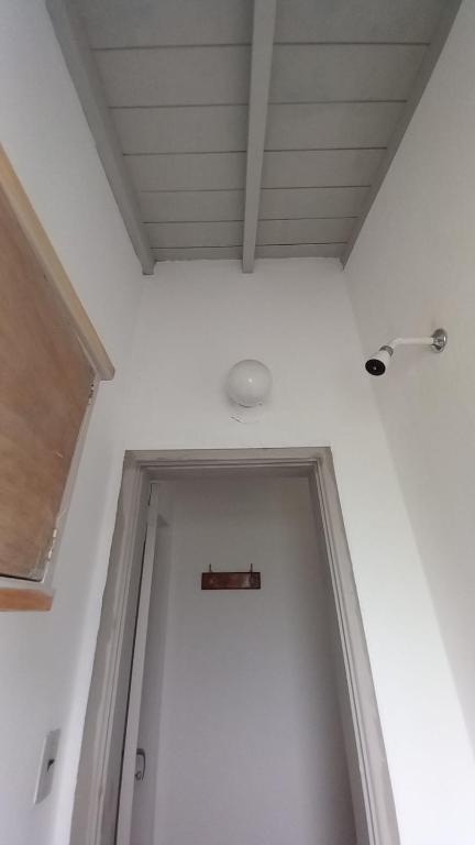Casa de Huéspedes Muñiz sobre parque de 1000m2, 1 dormitorio, 20m2 cubiertos, baño con ducha, pileta cilíndrica de 3x076 - Maison D'une Chambre