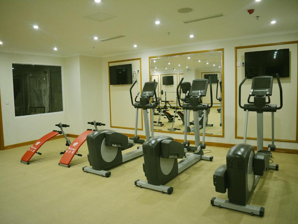Fitness centrum a/nebo fitness zařízení v ubytování A25 Luxury Hotel