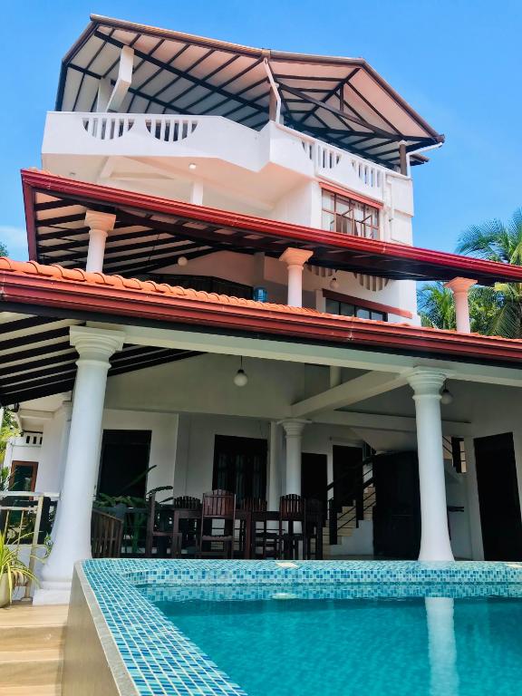 Bazén v ubytování Resort Deepika Mirissa nebo v jeho okolí