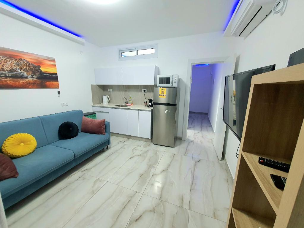 Kuchyň nebo kuchyňský kout v ubytování Barak Royal Suites VIP 94 - חמש דקות מהים ומהטיילת