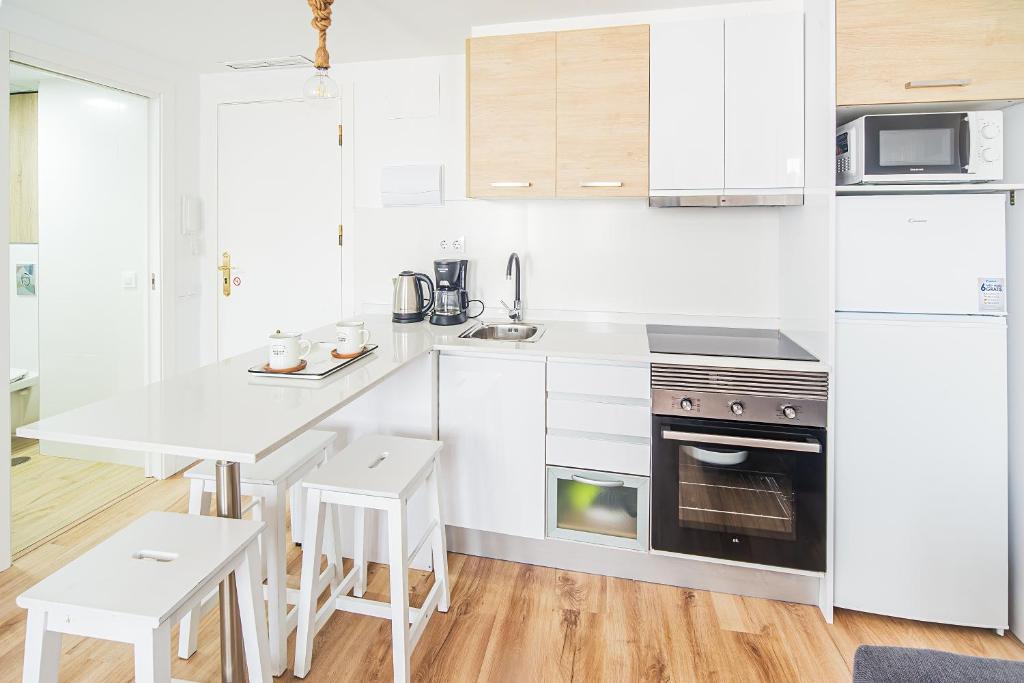 Kuchyň nebo kuchyňský kout v ubytování CARTAGENAFLATS, Apartamentos Anfiteatro Romano 5A