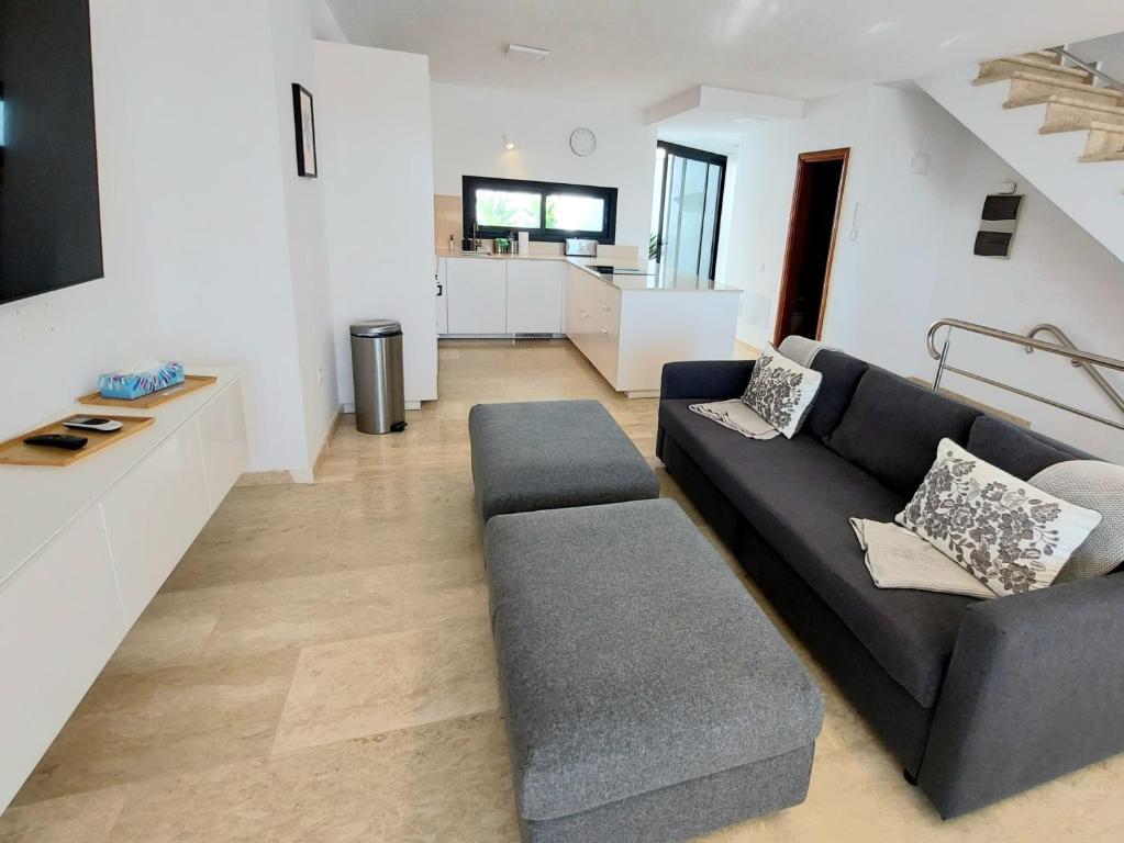 Posezení v ubytování Villa Playa Amadores - Luxury villa with heated pool