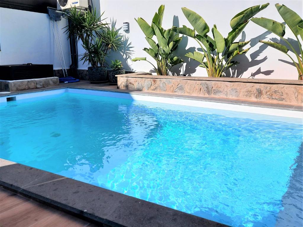 Bazén v ubytování Villa Playa Amadores - Luxury villa with heated pool nebo v jeho okolí