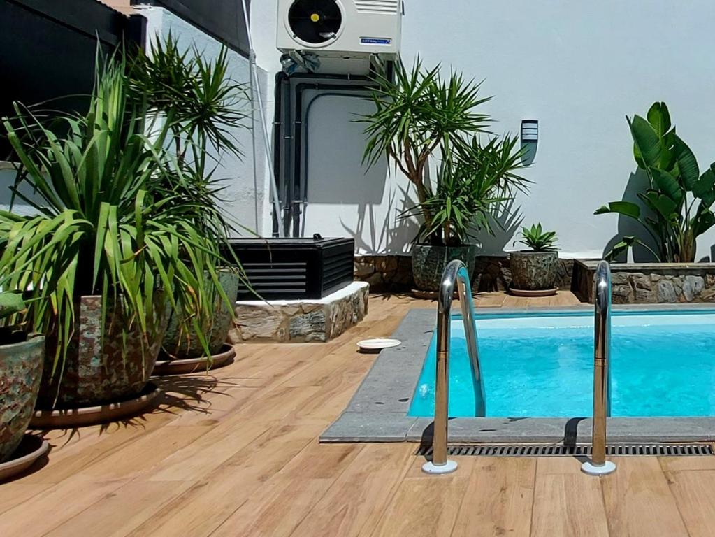 Bazén v ubytování Villa Playa Amadores - Luxury villa with heated pool nebo v jeho okolí