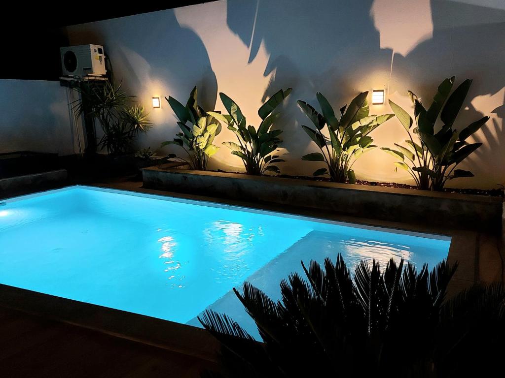 Bazén v ubytování Villa Playa Amadores - Luxury villa with heated pool nebo v jeho okolí