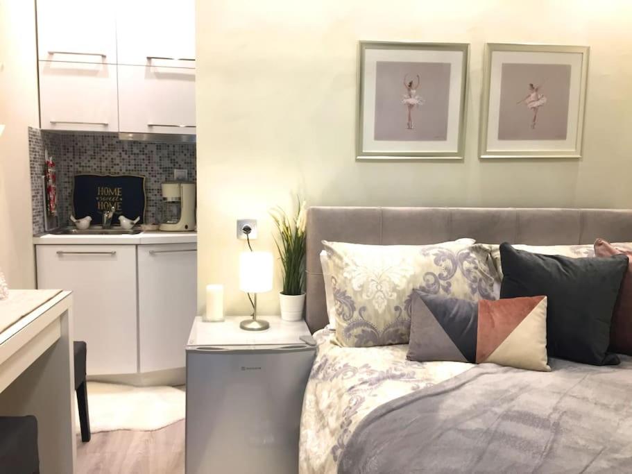 Kuchyňa alebo kuchynka v ubytovaní Tiny Deluxe Suite in Kalamaria