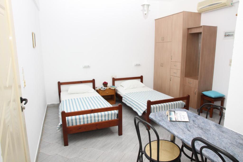 Łóżko lub łóżka w pokoju w obiekcie ilissos Apartments
