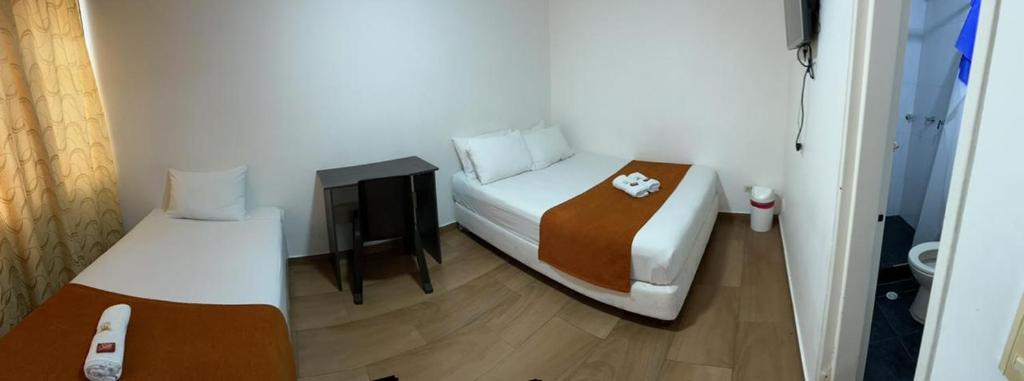 Postel nebo postele na pokoji v ubytování HOTEL EMBASSY STAR