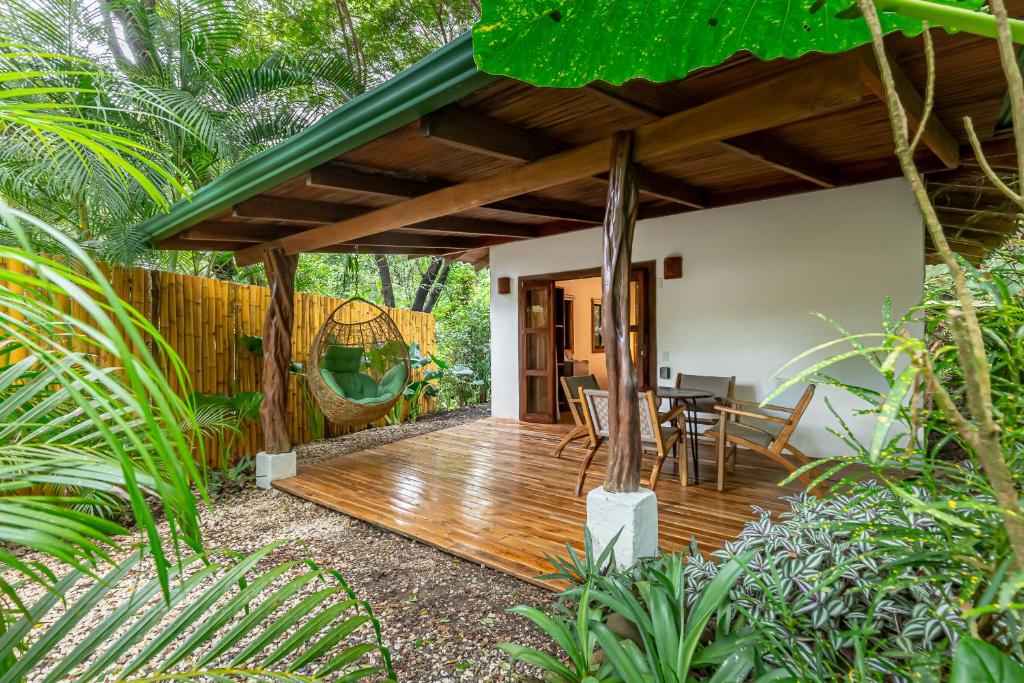 Zahrada ubytování Makanas Beach Bungalows