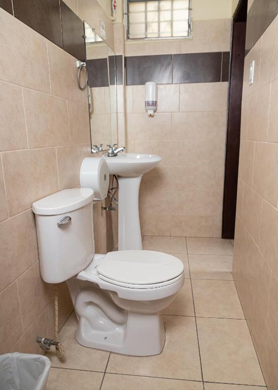 Koupelna v ubytování Hotel Internacional Palmerola