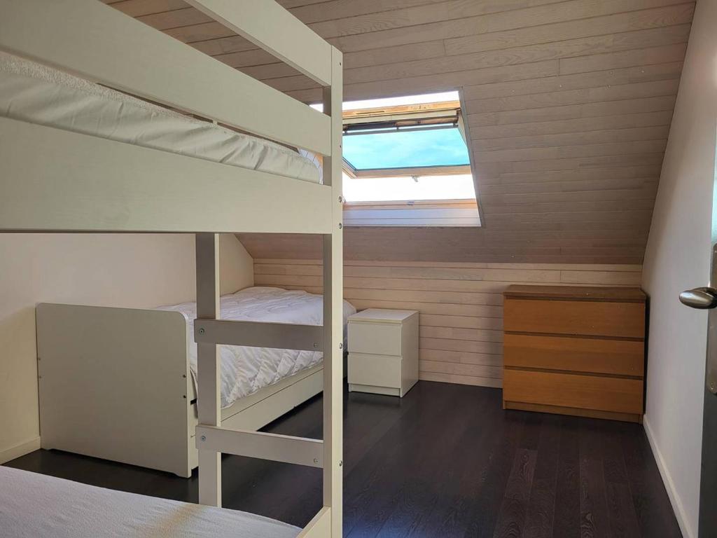 a small room with two bunk beds and a window at Appartement Merville-Franceville-Plage, 3 pièces, 6 personnes - FR-1-465-87 in Merville-Franceville-Plage