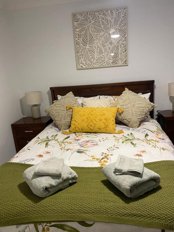 a bedroom with a bed with two towels on it at Morros Place in Hay