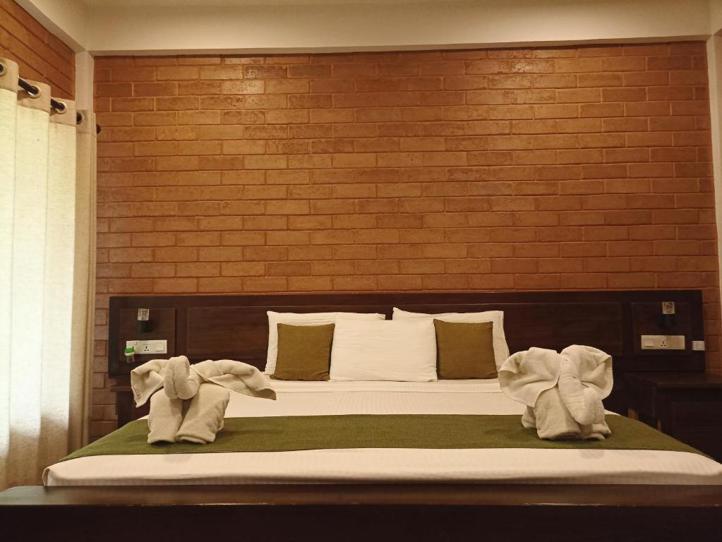Postel nebo postele na pokoji v ubytování Kaveri Resort Sigiriya