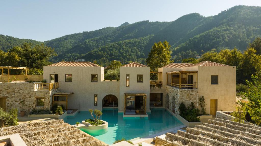 Nespecifikovaný výhled na hory nebo výhled na hory při pohledu z hotelu