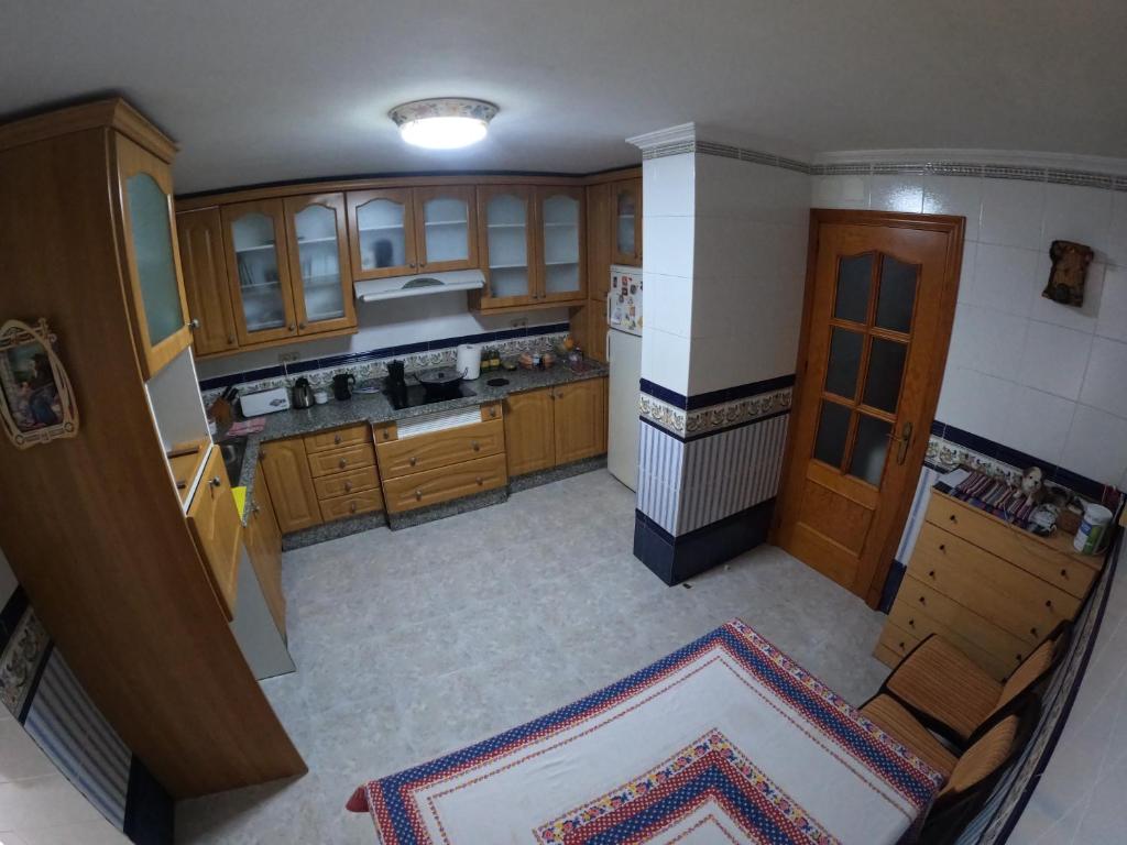 an overhead view of a kitchen with wooden cabinets at Comparte Espacio en Chiclana in Chiclana de la Frontera
