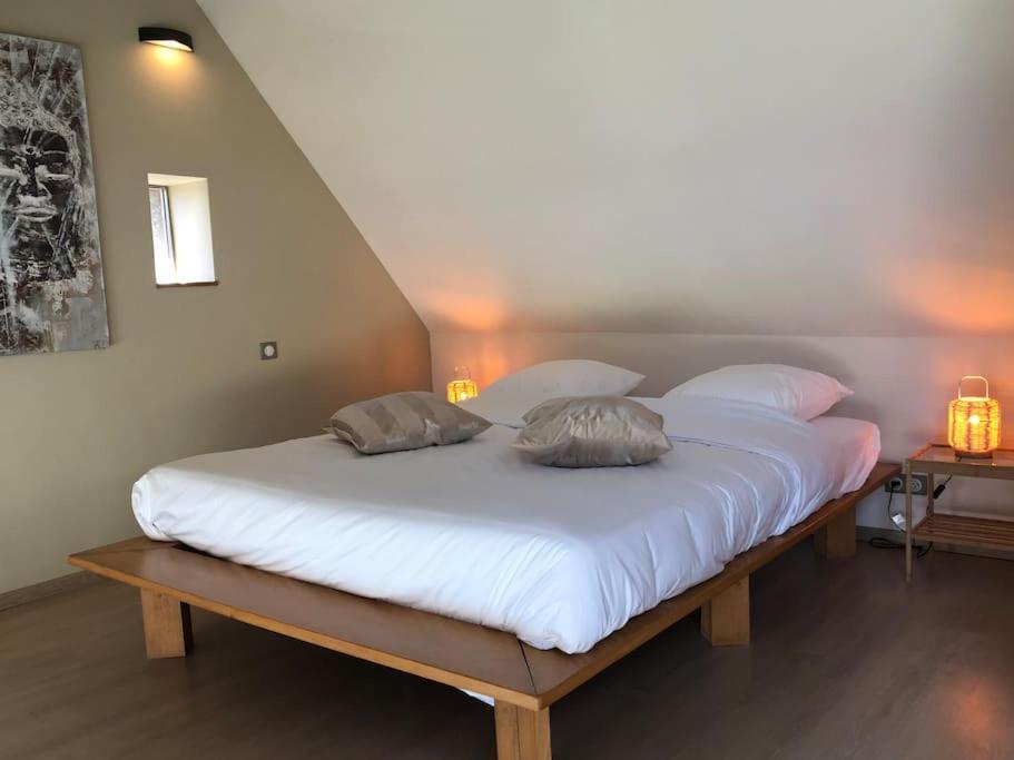 Postel nebo postele na pokoji v ubytování Aux Portes de Durbuy
