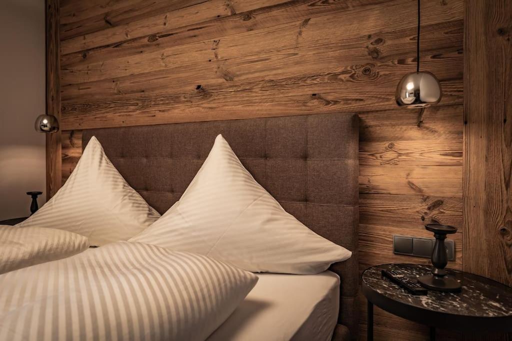 Postel nebo postele na pokoji v ubytování Cozy Loft in the Alps of Zillertal