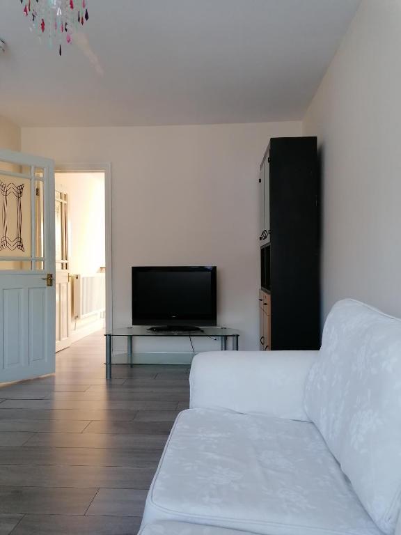 Chantilly, Ickenham (updated prices 2024)