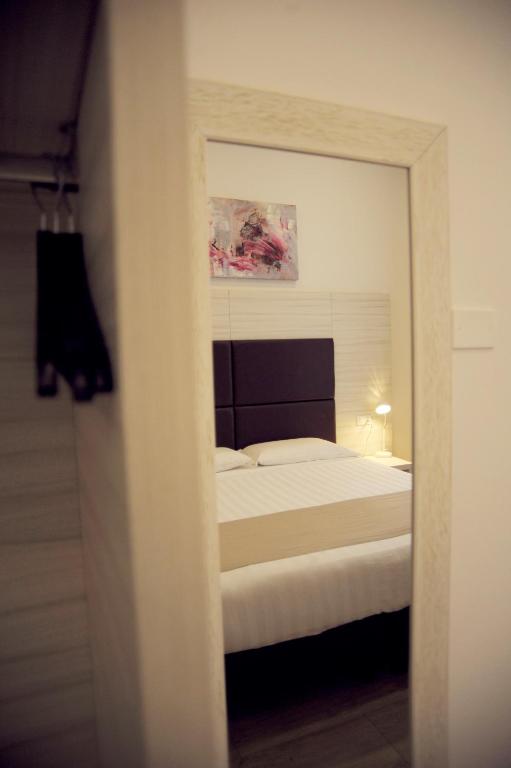 Łóżko lub łóżka w pokoju w obiekcie Hotel Fioralba