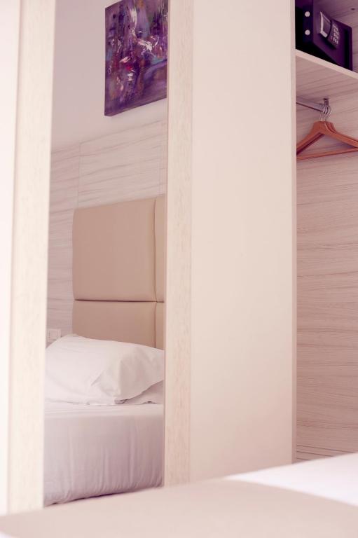 Łóżko lub łóżka w pokoju w obiekcie Hotel Fioralba