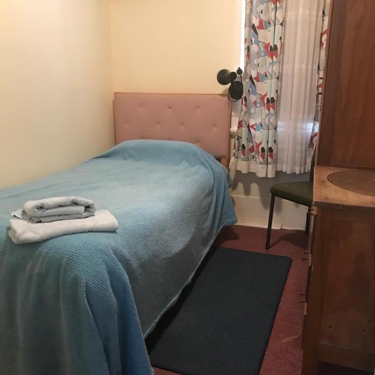 Minnipa Hotelにあるベッド