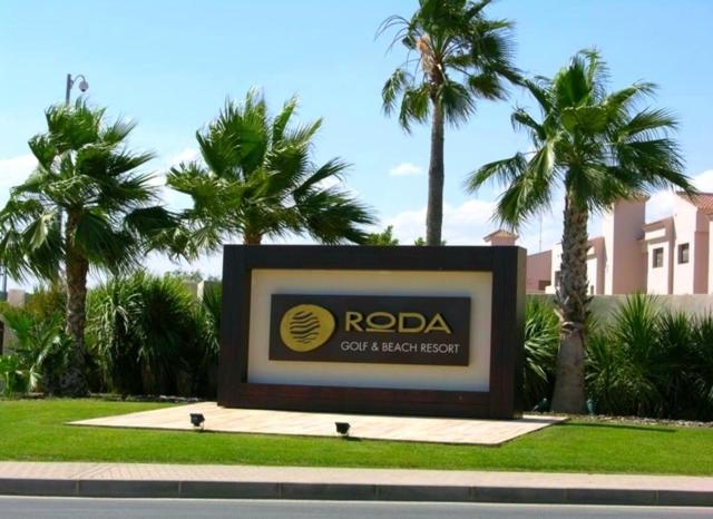 https://cf.bstatic.com/xdata/images/hotel/max1024x768/408361220.jpg?k=bd906b91aa3a7bb6c571492e65c85df824ab226489d5834808786ab065501ebf&o=&hp=1