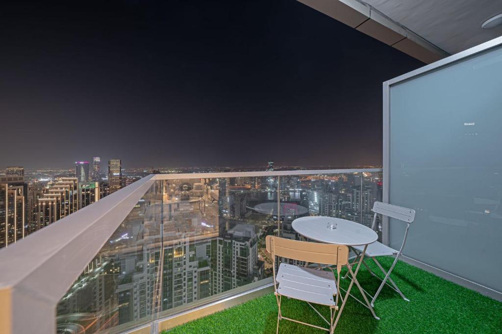 امکانات Paramount Midtown Deluxe 1 BR Apartment with Full Burj-Khalifa View - تصویر ۴