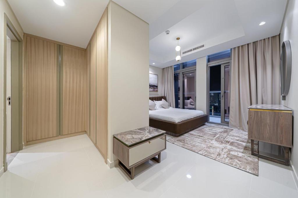 لابی و فضای عمومی Paramount Midtown Deluxe 1 BR Apartment with Full Burj-Khalifa View - تصویر ۵