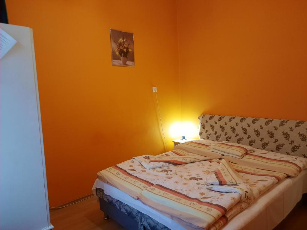 Posteľ alebo postele v izbe v ubytovaní Glória apartman
