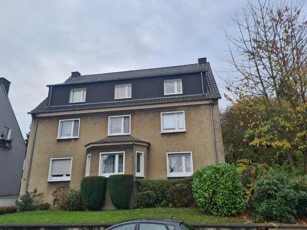 a large brown house with a black roof at Tolle Ferienwohnung 34 qm Netflix Prime in Bochum