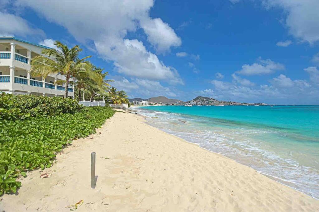 Beachside on Simpson Bay Beach with pool - Housity