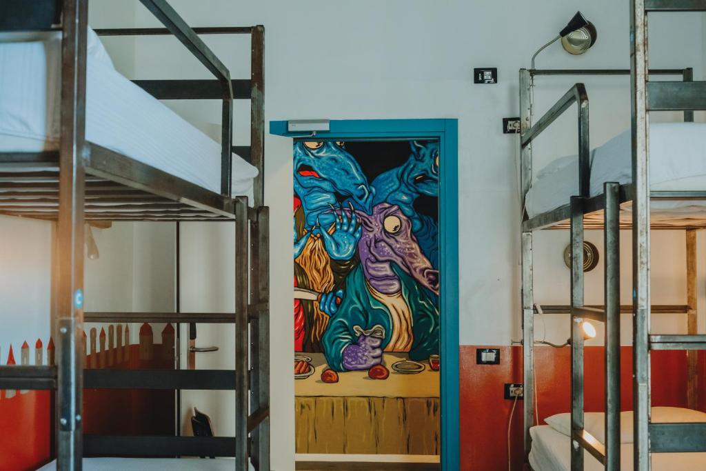 Łóżko lub łóżka w pokoju w obiekcie Madama Hostel & Bistrot