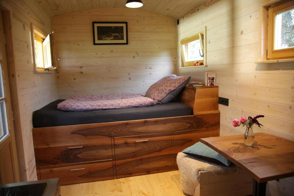 a small room with a bed in a cabin at Tinyhaus auf dem Schacherbauerhof in Mehring