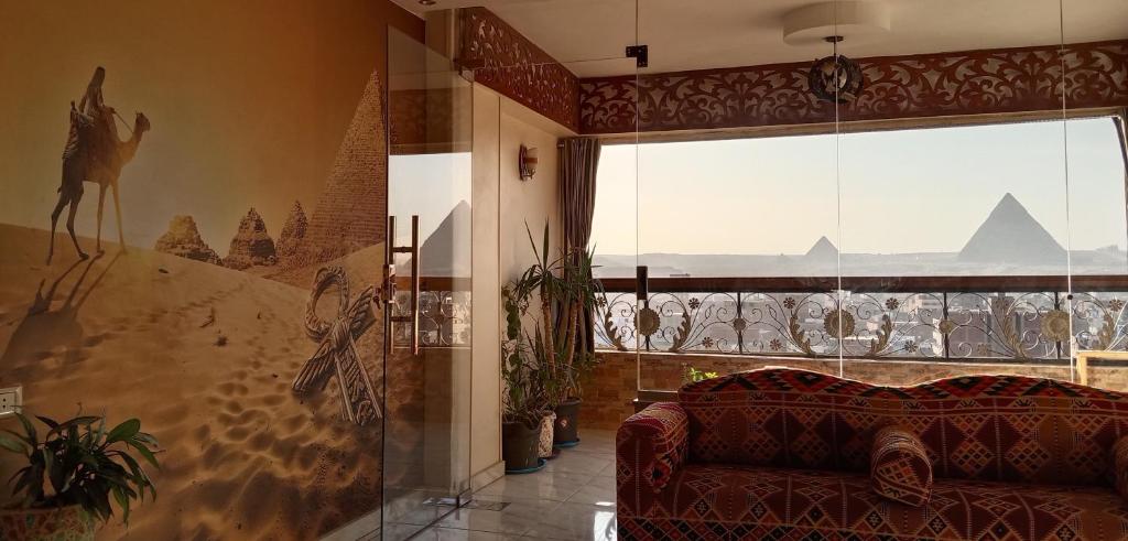 Posezení v ubytování Giza Pyramids View Guest house