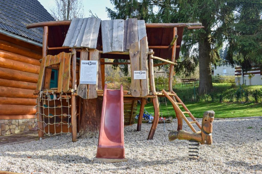 Herní místnost nebo prostor pro děti v ubytování Penzion Rak Wellness