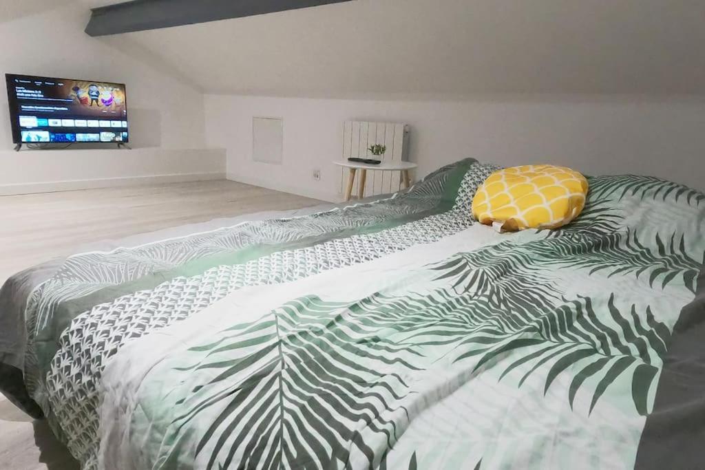Posteľ alebo postele v izbe v ubytovaní Atypique T1 Duplex - WIFI .Parking .Proche .Gare
