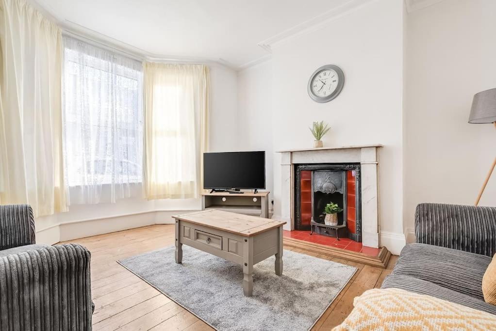 a living room with a tv and a fireplace at Spacious Home - Ideal for Contractors in Northampton