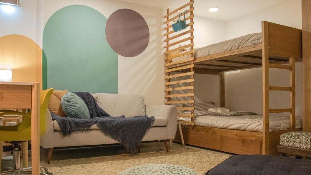 Uma ou mais camas em beliche em um quarto em Mukuba Homes