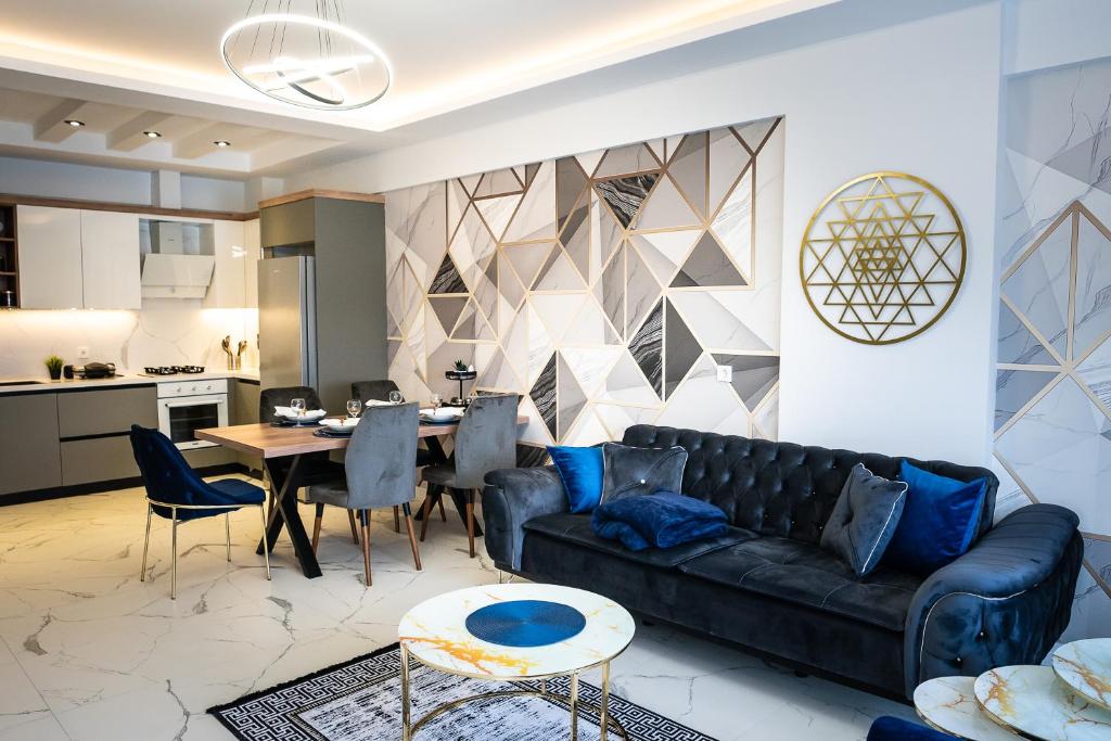 Luxurious 2BR! Netflix & Kitchen – 5 Min From Beach