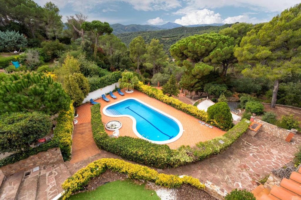 NEW! 16 bed VILLA with big POOL and 3000m2 garden!