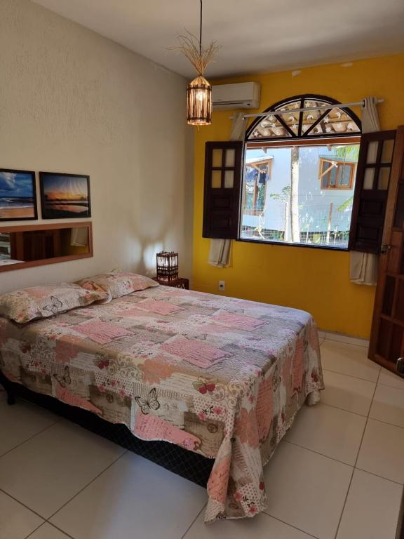 a bedroom with a bed and a window at Casa Praia dos Anjos in Barra Grande